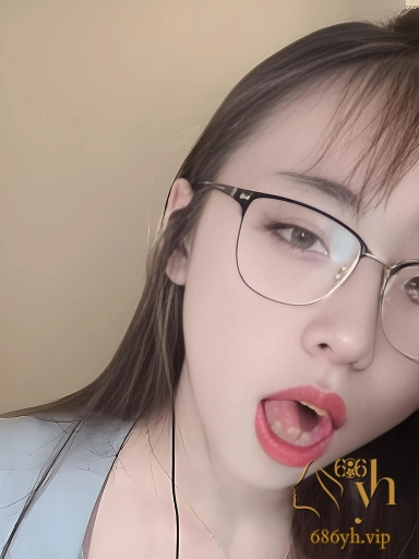 B站网红 灌注大白菜 舰长提督福利 扭腰摆臂狂舔话筒 淫骚身材直击心魂！ 2