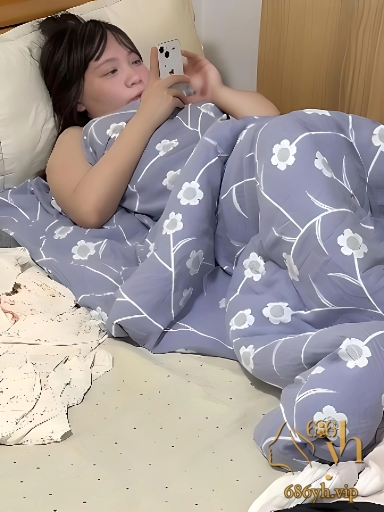 江西南昌 郑思影 与猥琐眼镜男酒店开房 沙发到大床疯狂抽插高速不停！ 3