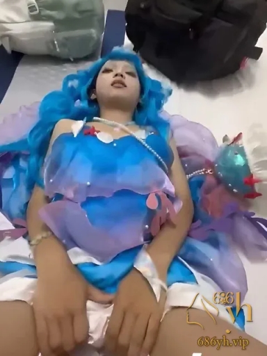 清纯小美女cos朵莉亚被富哥爆操 跪舔深喉乖巧配合 又萌又骚骑乘颜射 2