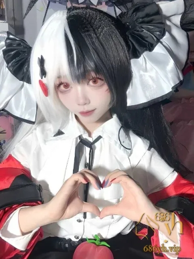 二次元女神 白栎Shirly 化身异环安魂曲 娇小酮体裸足挑逗  模拟足交性感诱人 1
