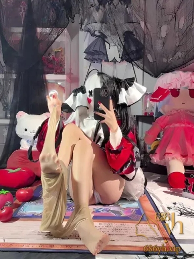 二次元女神 白栎Shirly 化身异环安魂曲 娇小酮体裸足挑逗  模拟足交性感诱人 2
