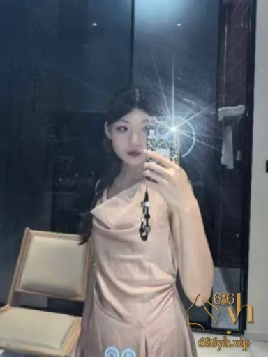 河北大学 情侣性爱私拍泄漏 学妹身穿多套制服被抬腿狂干 全程露脸表情超淫荡！ 2