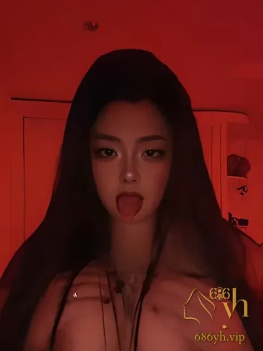 快手反差网红 蝴蝶 身着紫纱情趣装掰穴自慰 拜倒在金主脚下被狠狠爆操 3