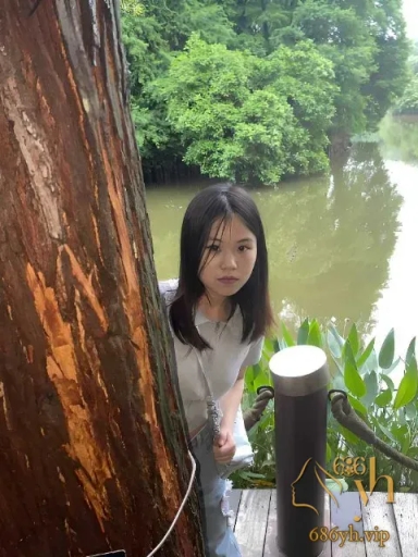 湖南长沙04年小骚货 吴紫 惨遭前男友泄密 露脸口交狂舔蛋蛋 出租屋无套做爱 骚态尽显！ 1