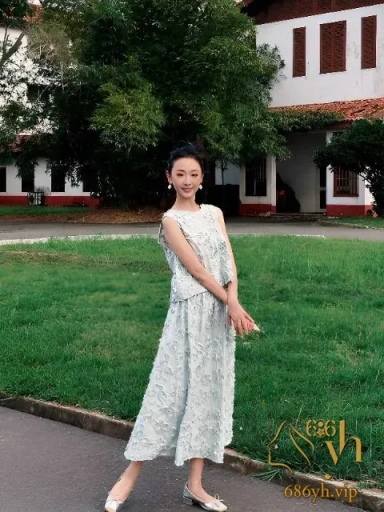 安徽合肥小淑女 林佳颖 和炮友旅行 被压在床上猛插 羞涩握住鸡巴吞吞吐吐！ 1
