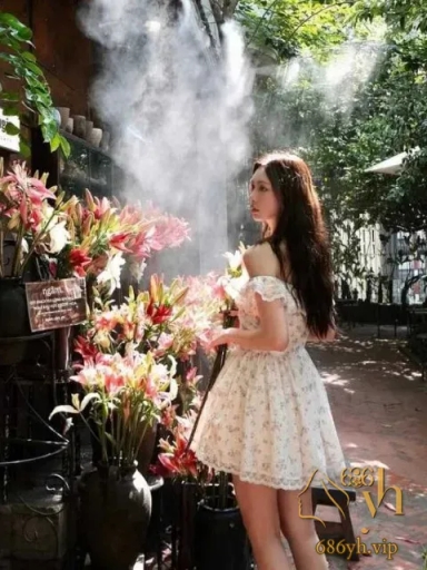 华裔网红 VickyLim 情侣自拍流出 身穿制服任由男友调教蹂躏 无套抽插全程发浪呻吟 3