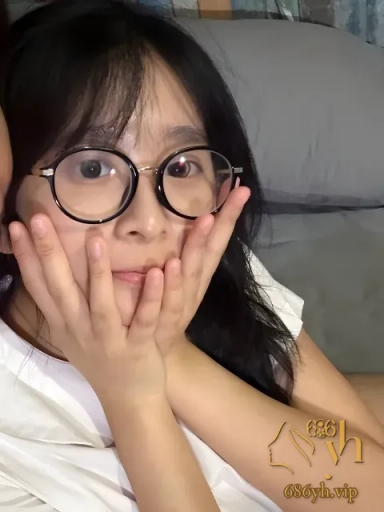 香港嫩妹 朱双双 性爱自拍 反差眼镜婊骑乘做爱大力揉胸 电梯楼道户外舔茎撩裙后入求内射 2